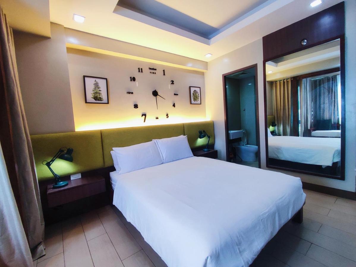 Two Palmtree Villas Newport Boulevard Near Naia 3 Pasay City Manila Bagian luar foto