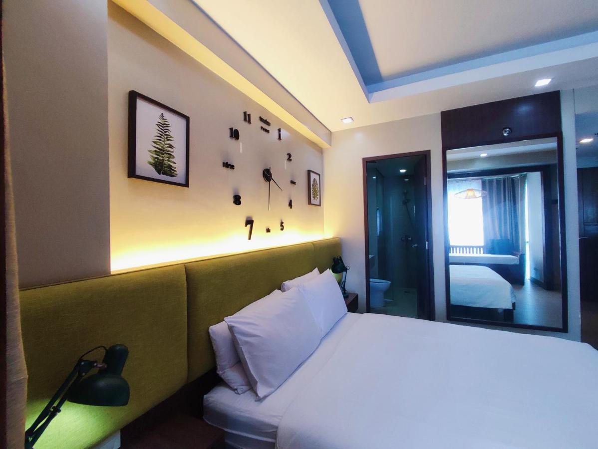 Two Palmtree Villas Newport Boulevard Near Naia 3 Pasay City Manila Bagian luar foto